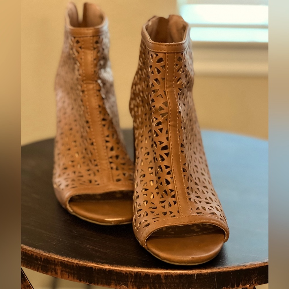 Brown Report Heel